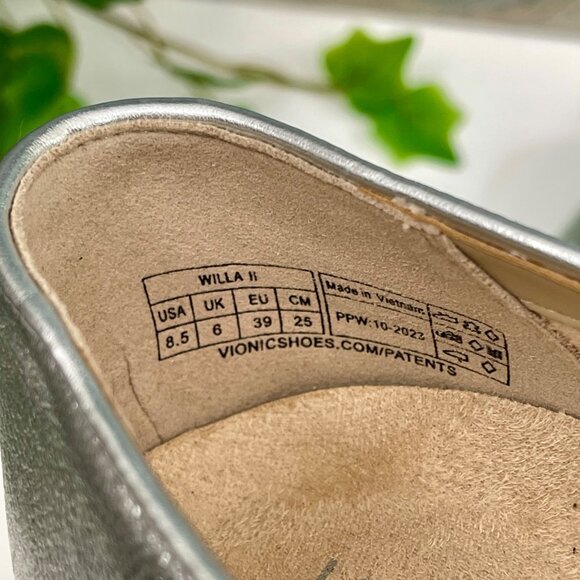 Vionic Women's Willa Slip-on Loafer in Silver Size 8.5 - Picture 11 of 12